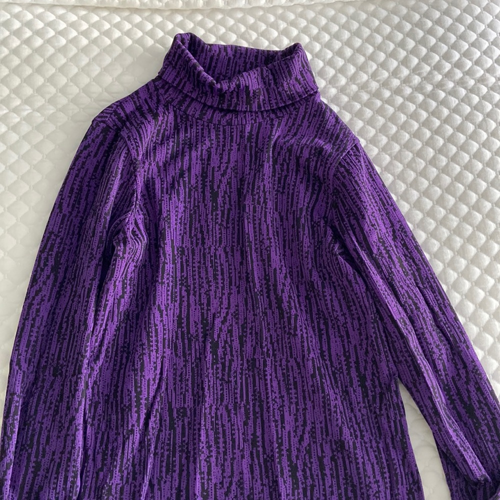 Athleta Small turtleneck purple/black long sleeve